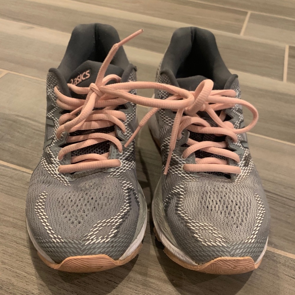 Women’s ASICS Gel Nimbus 20 size 6